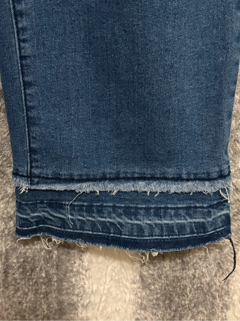 BloomChic Crop Denim Jeans in Medium Blue size 16